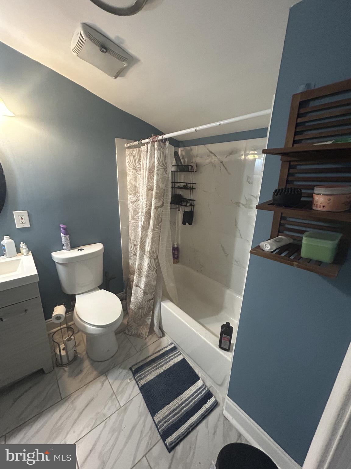 HOLLINS MARKET - Residential