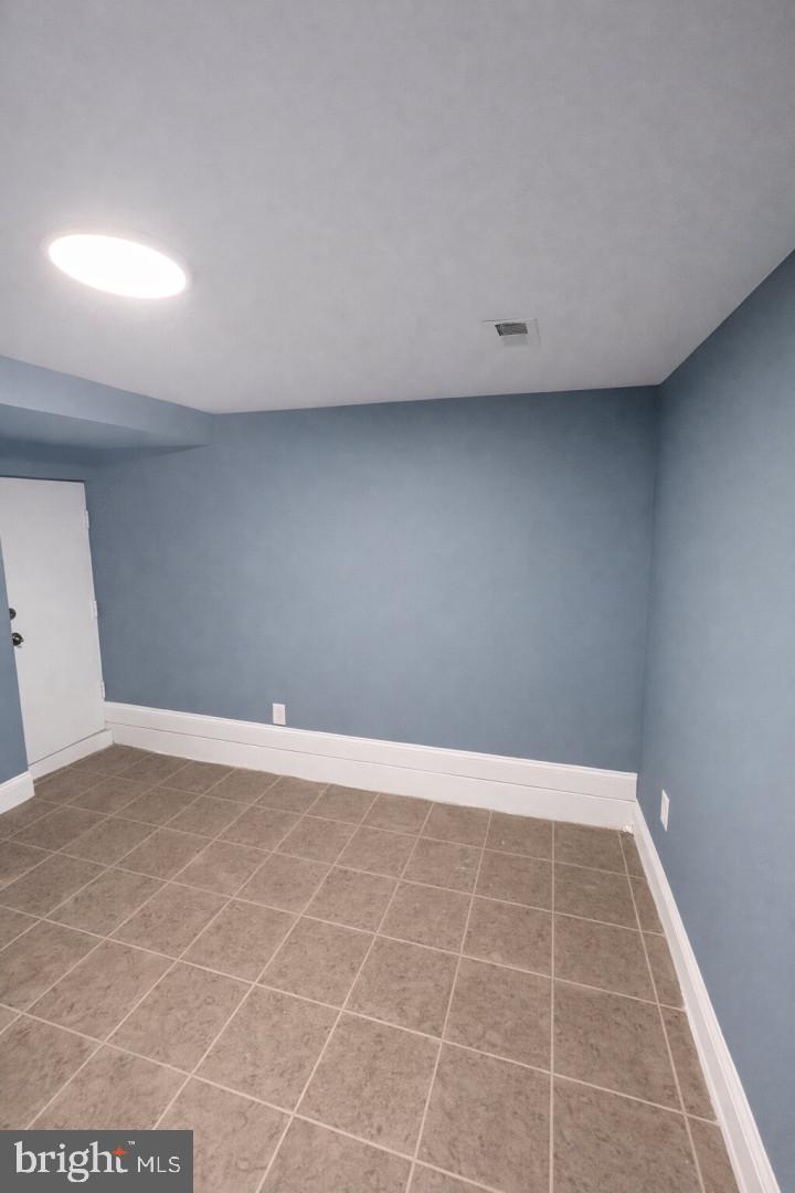 HOLLINS MARKET - Residential