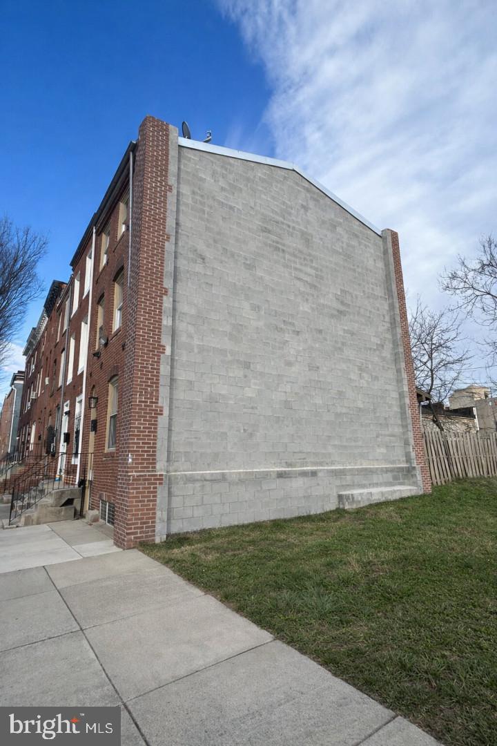 HOLLINS MARKET - Residential