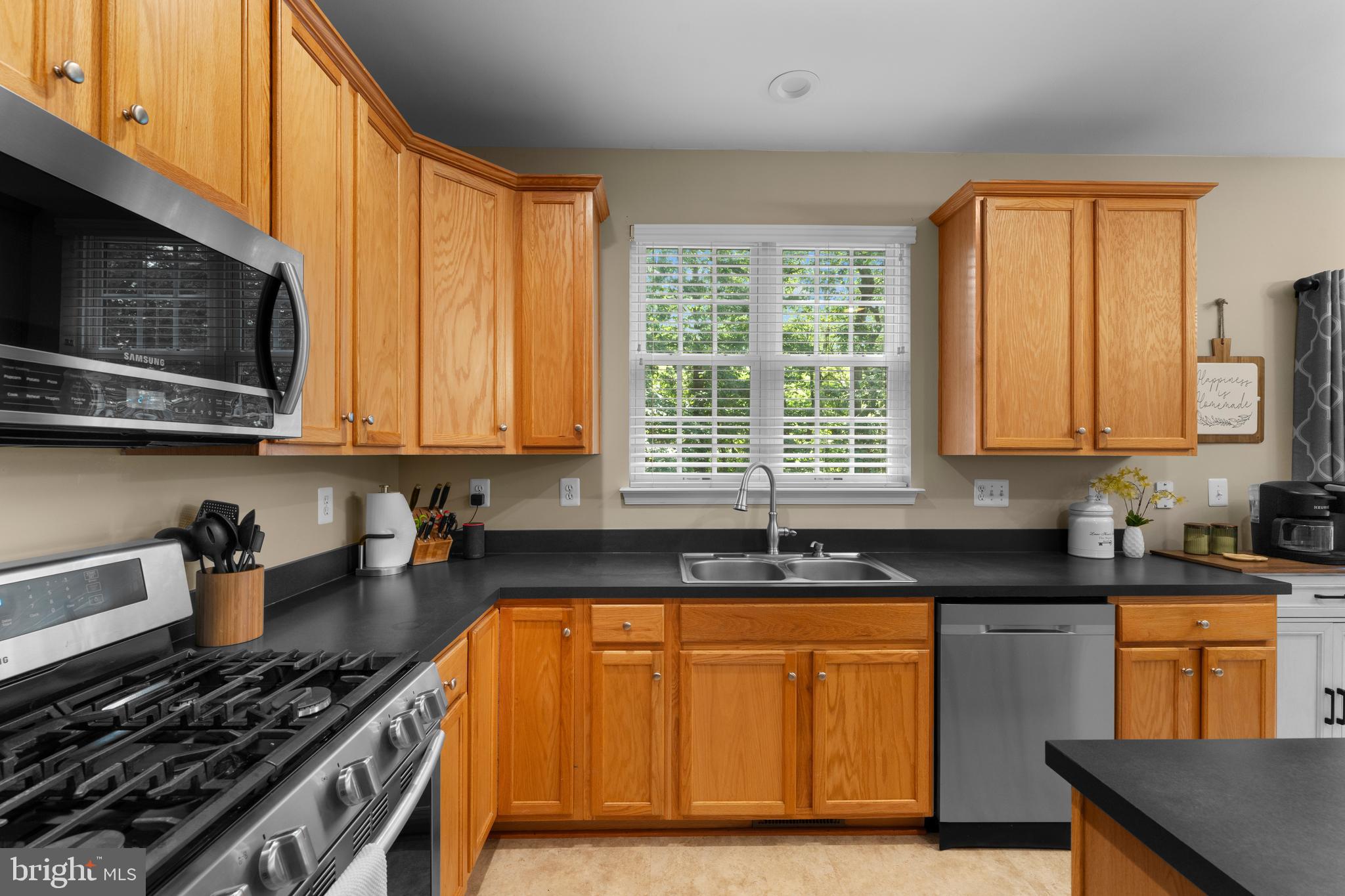 HOMEPLACE ON PELHAMS REACH - Residential