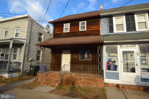 Townhouse For Sale - 105 Thompson Street<br/> BURLINGTON, NJ 08016