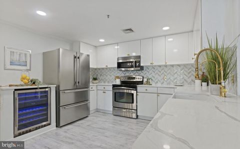 Condo For Sale - 250 President Street #600<br/> BALTIMORE, MD 21202