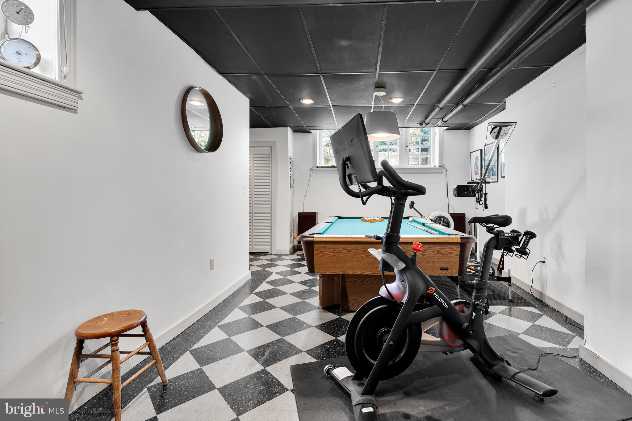 ROLAND PARK - Residential