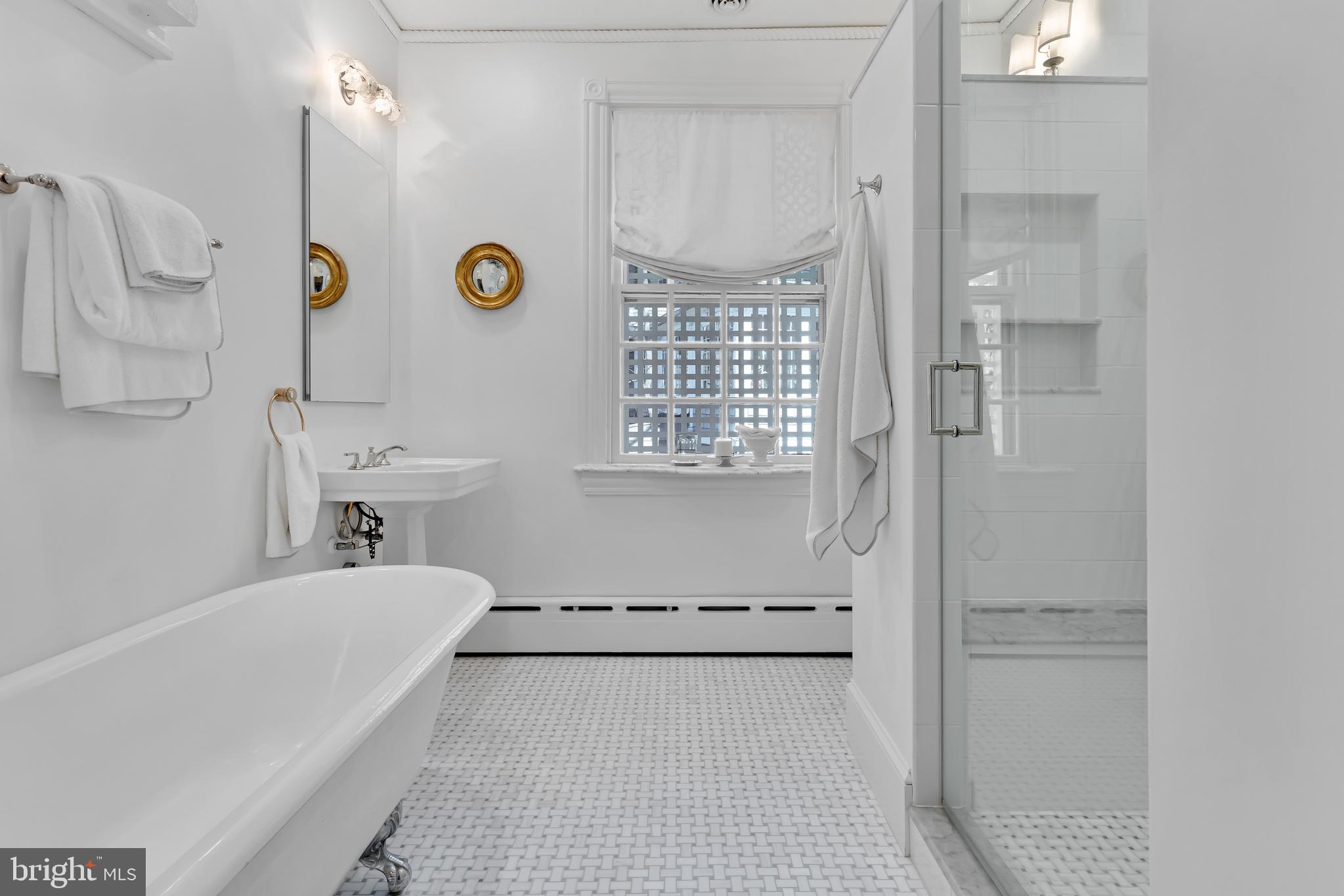 ROLAND PARK - Residential