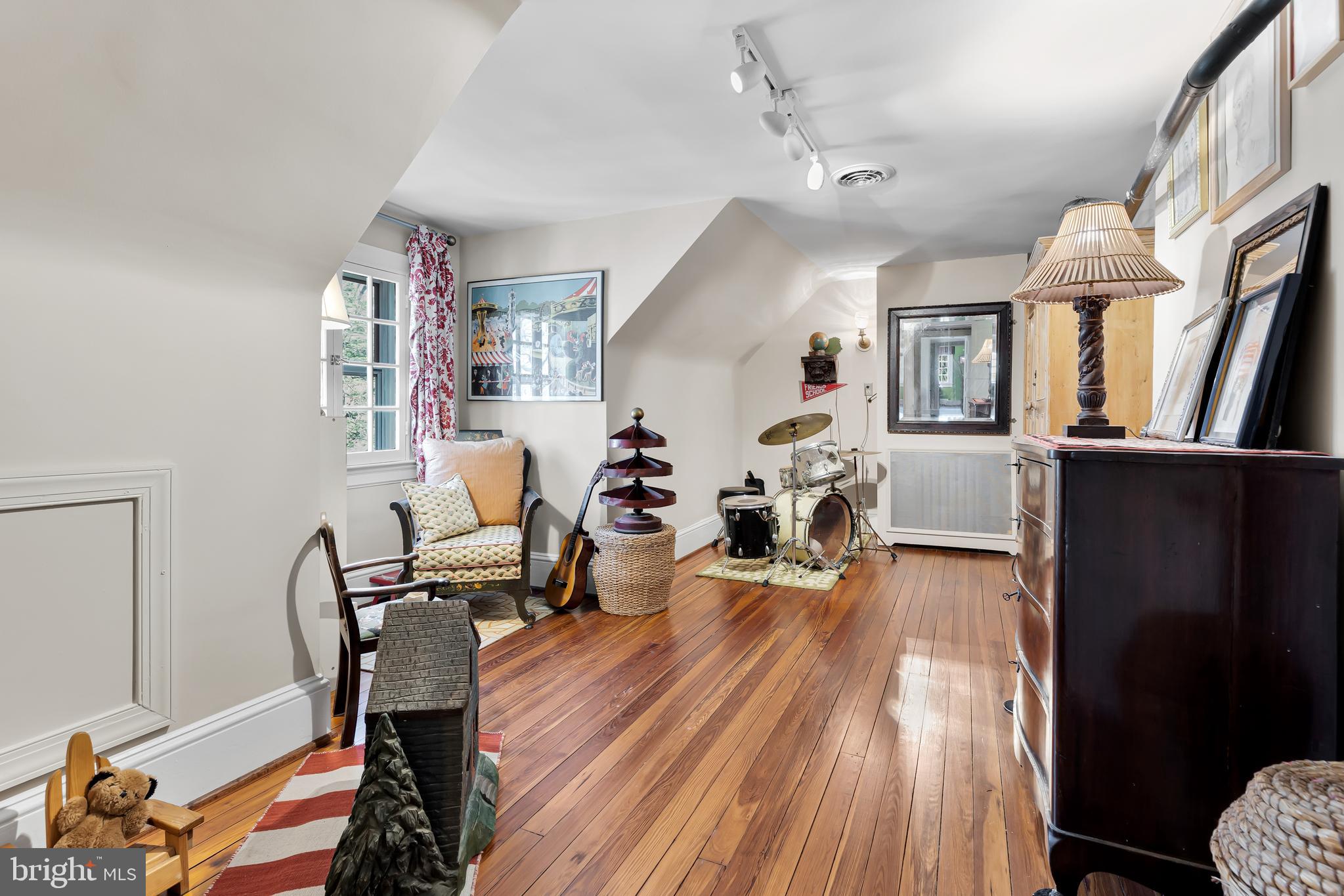 ROLAND PARK - Residential