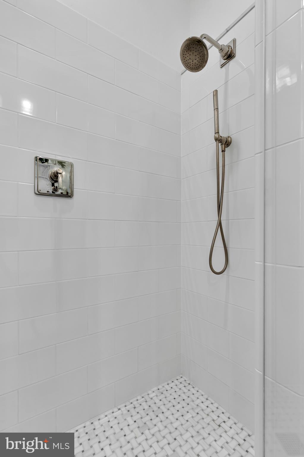 ROLAND PARK - Residential