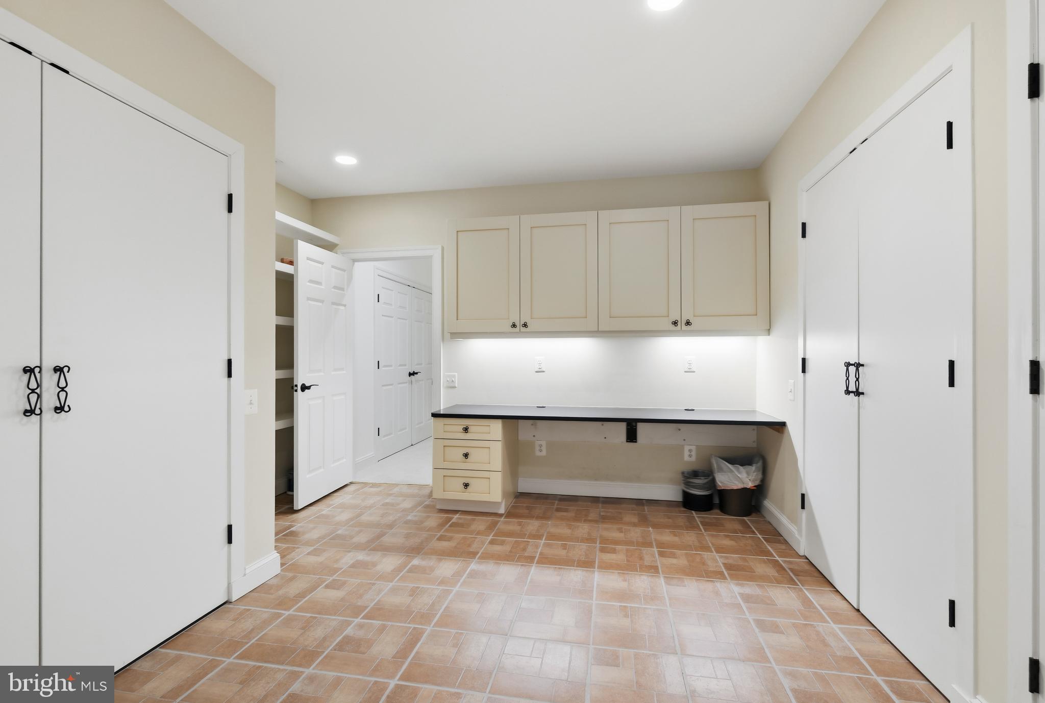 PT ROCKVILLE OUT RES 3 - Residential