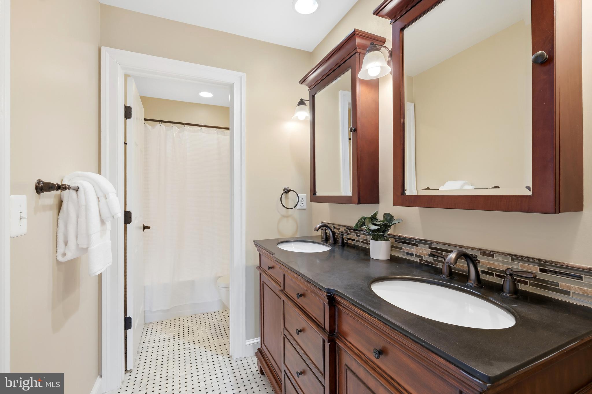 PT ROCKVILLE OUT RES 3 - Residential