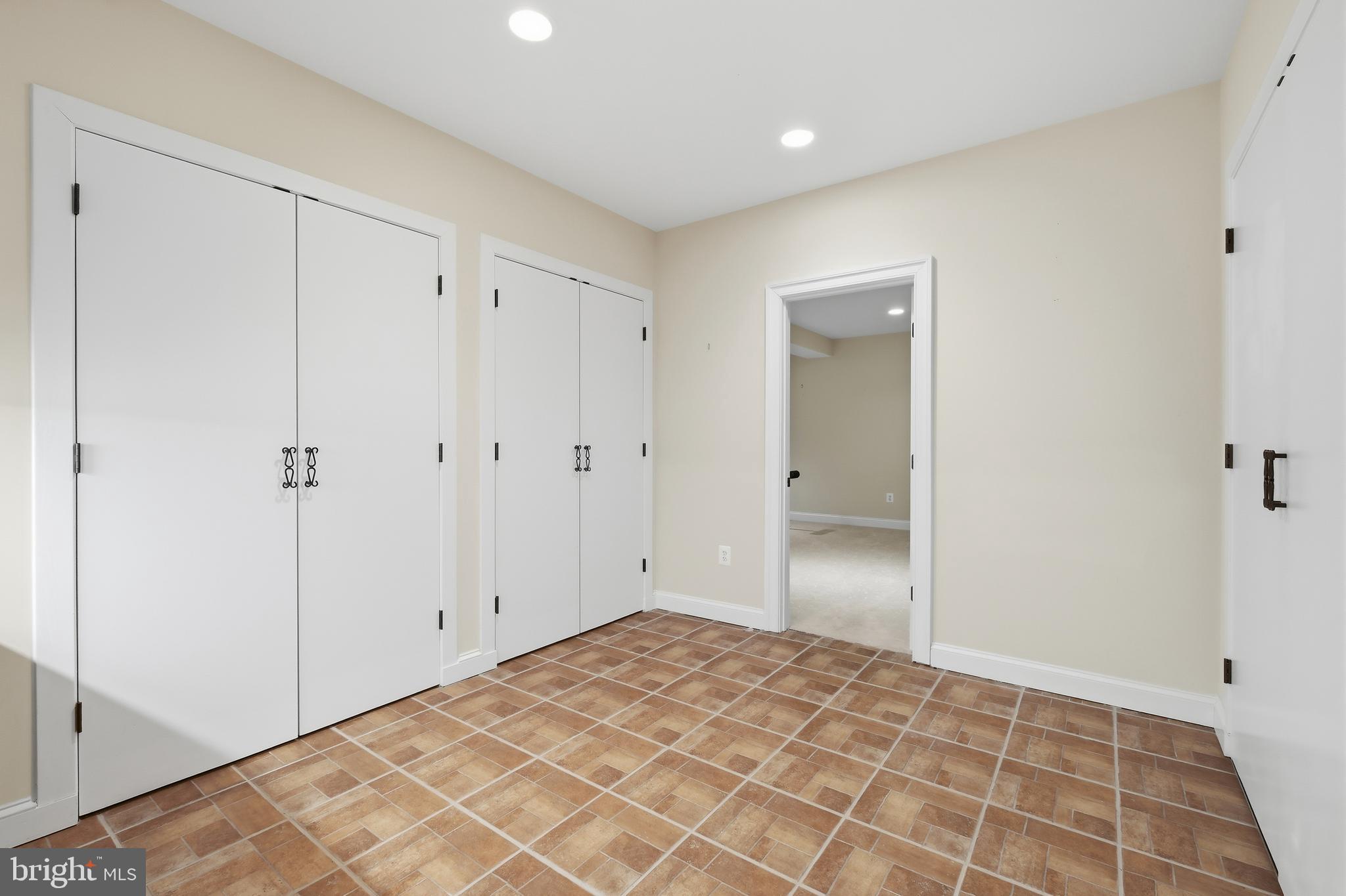 PT ROCKVILLE OUT RES 3 - Residential