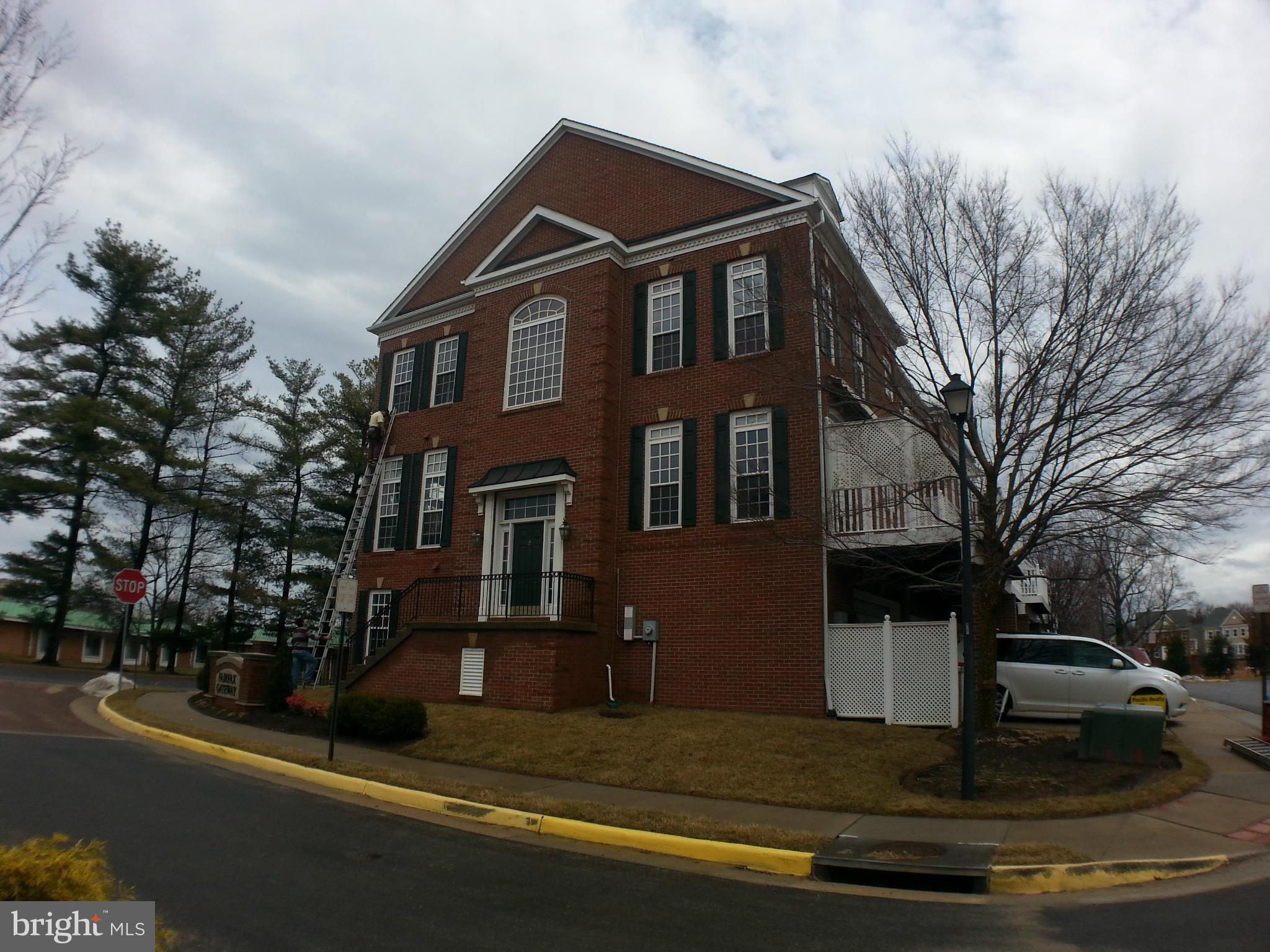 FAIRFAX GATEWAY - Residential Lease