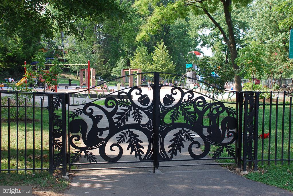 LYON VILLAGE - Residential