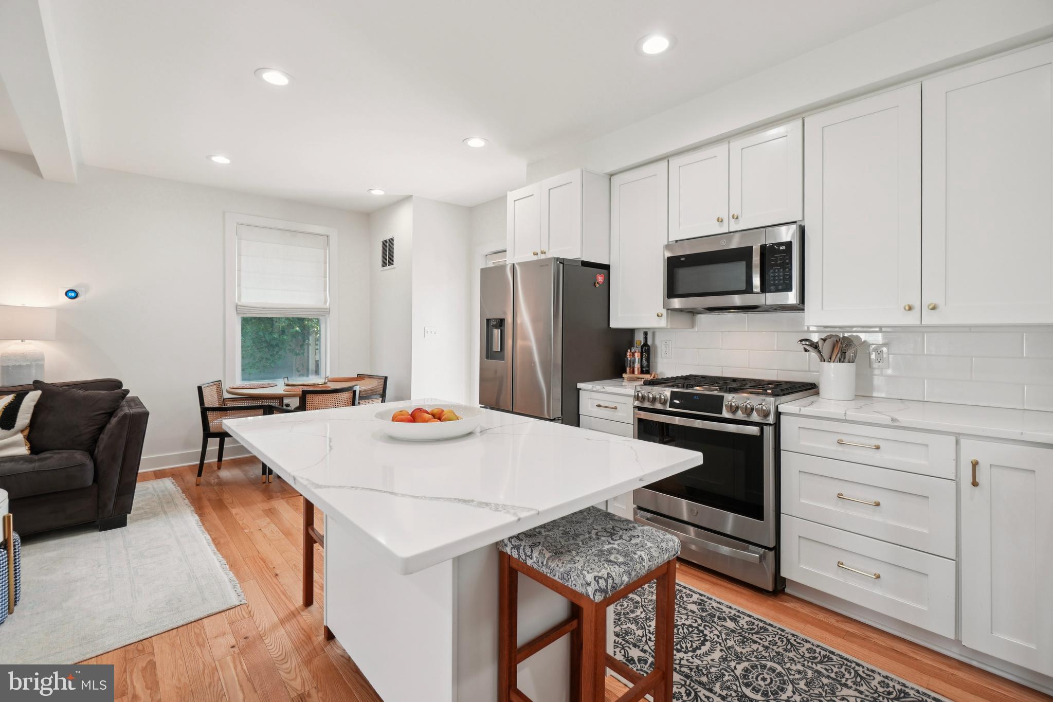 LYON VILLAGE - Residential