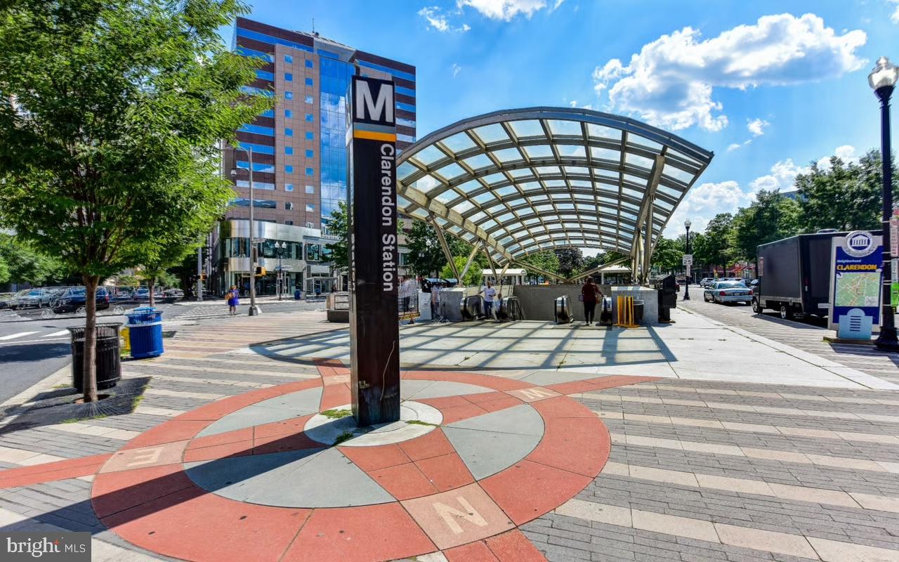 LYON VILLAGE - Residential