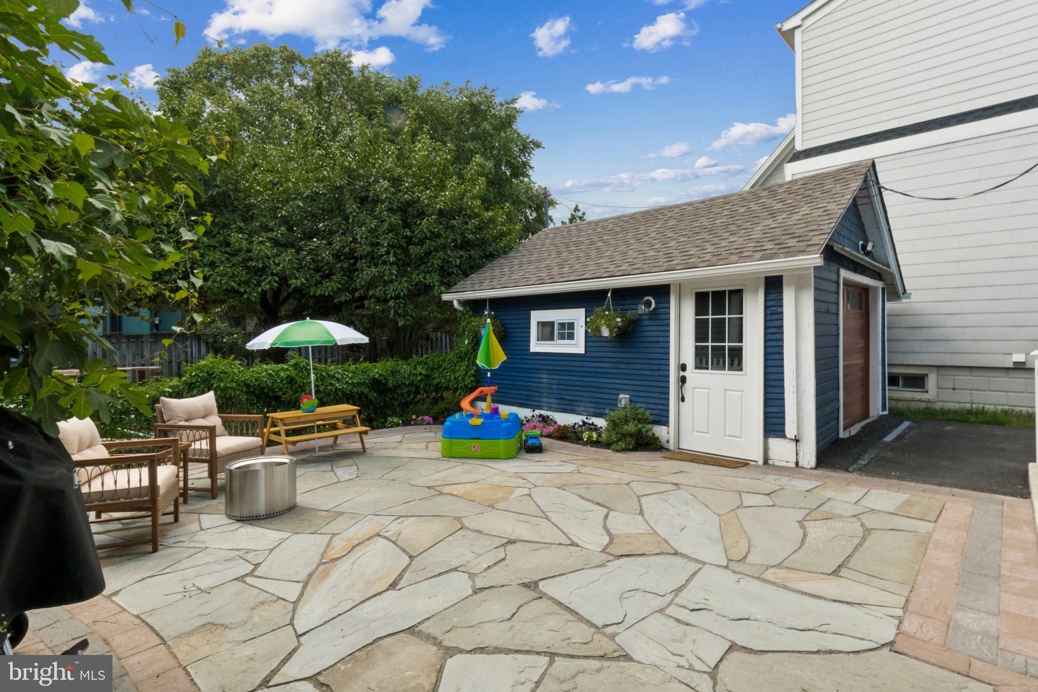 LYON VILLAGE - Residential