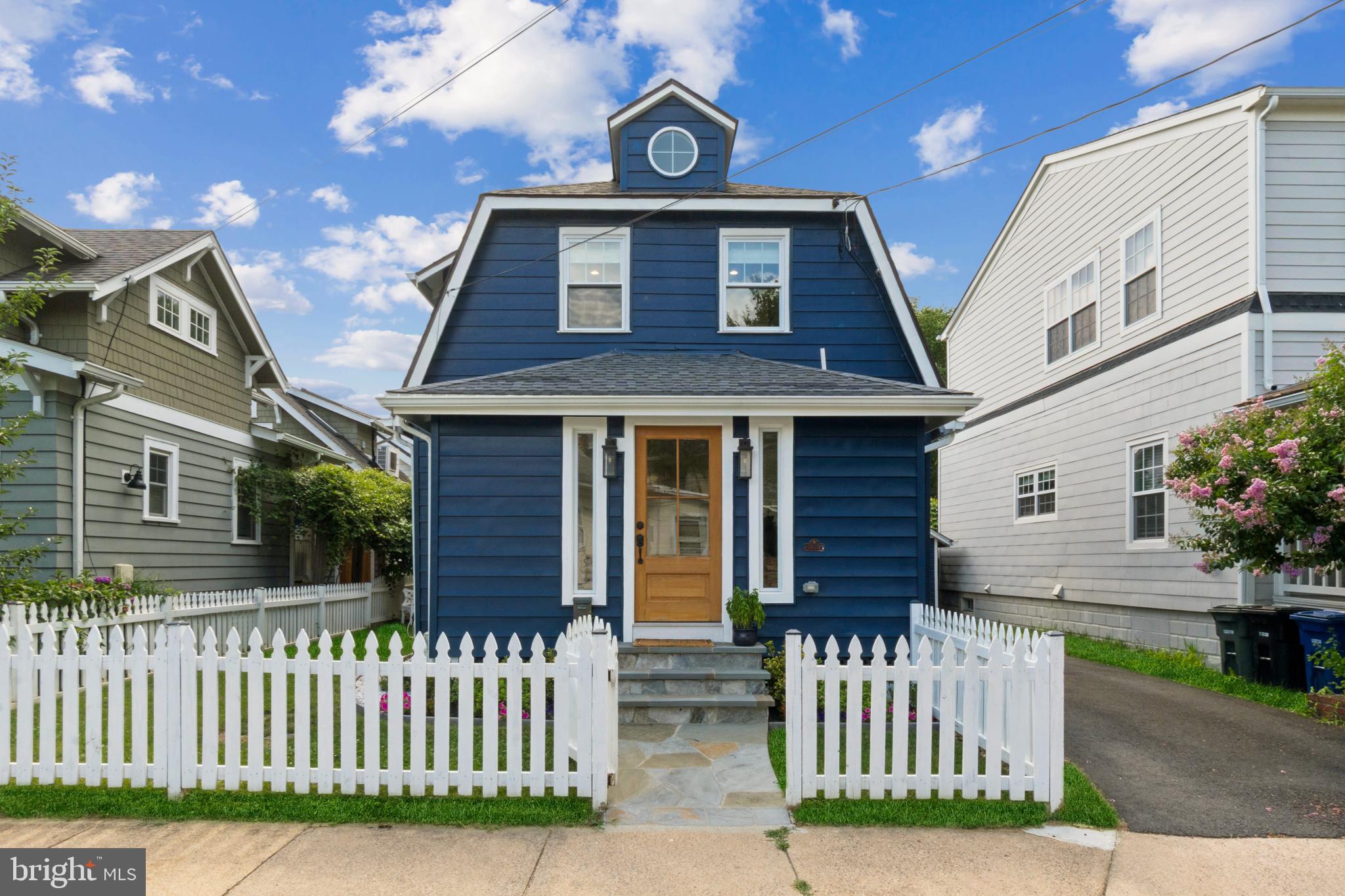 LYON VILLAGE - Residential