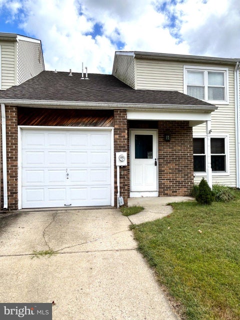 Townhouse For Sale - 306 Foxwood Lane<br/> MARLTON, NJ 08053