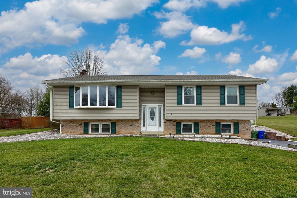 Photo of 7 Mark Avenue, Lancaster, PA 17602 (MLS # PALA2046330)