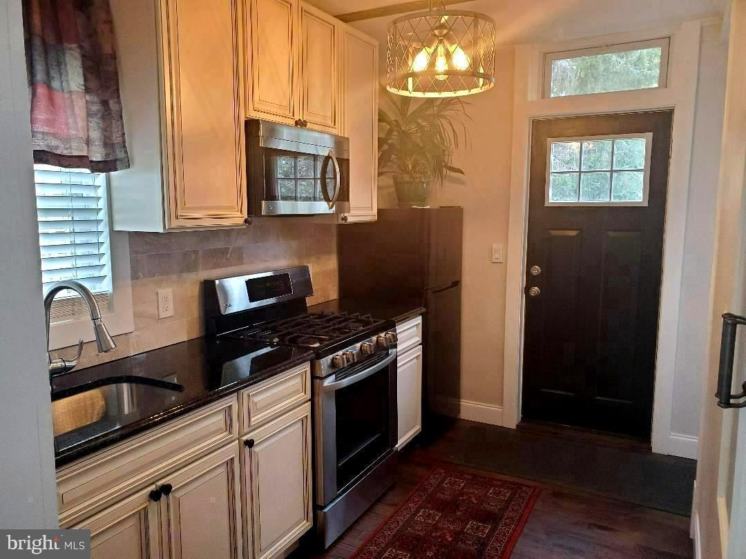 20 COLLEGE AVENUE 2