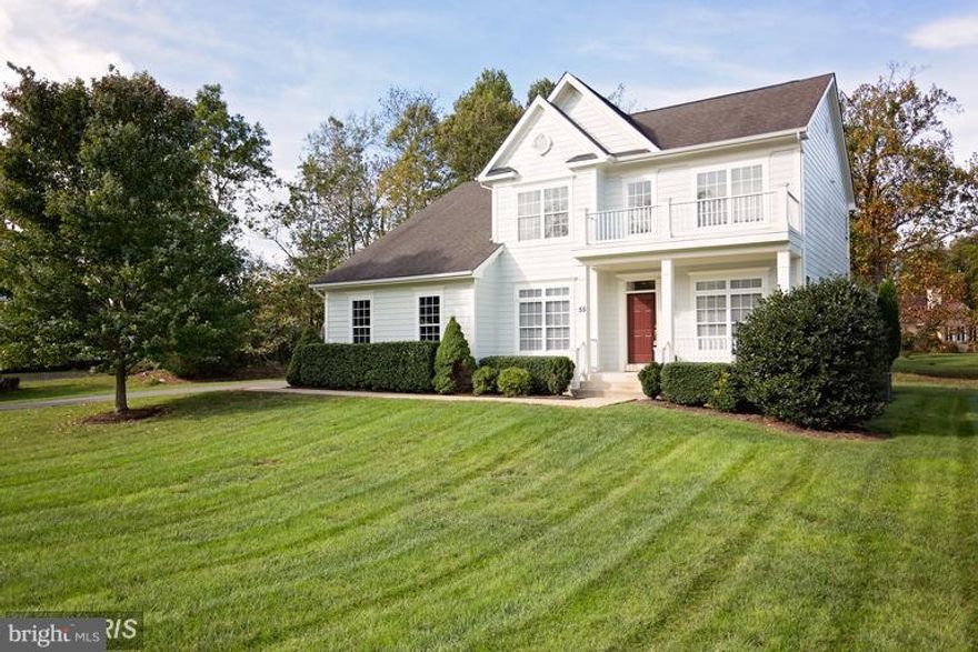 Check out the 3D Tour!  Move-in ready, golf course community with large rooms and natural lighting, hardwood flooring through the main floor, two-story family room with gas fireplace.  Kitchen features stainless steel appliances, double oven, gas cook top, granite counter, and natural wood cabinets.  Main floor master bedroom, upstairs guest bedrooms, and upper loft offer a great floorplan.