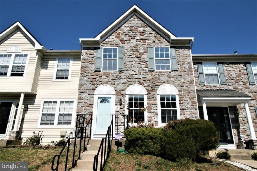 Excellent condition. Renovated and Spacious  3 Level Townhome With 3 Bedrooms, 3 full bathrooms and 1 half bathrooms. Renovated two years ago. Newer kitchen with quartz countertop.  Renovated bathrooms.  New HVAC and washer/dryer.  New waterproof vinyl floor through the house. Large master bedroom with luxury master bathroom with tub and shower.   Fully finished basement with a big recreation room and nice full bathroom. Minimum $90k annual income and 2 year lease requested. Over 700 credit score preferred.  Pet friendly, but $500 pet deposit and $50 monthly pet rent requested for each pet. Tenants pay all utilities , including gas, electricity and water.  Available immediately. Close to shopping centers.