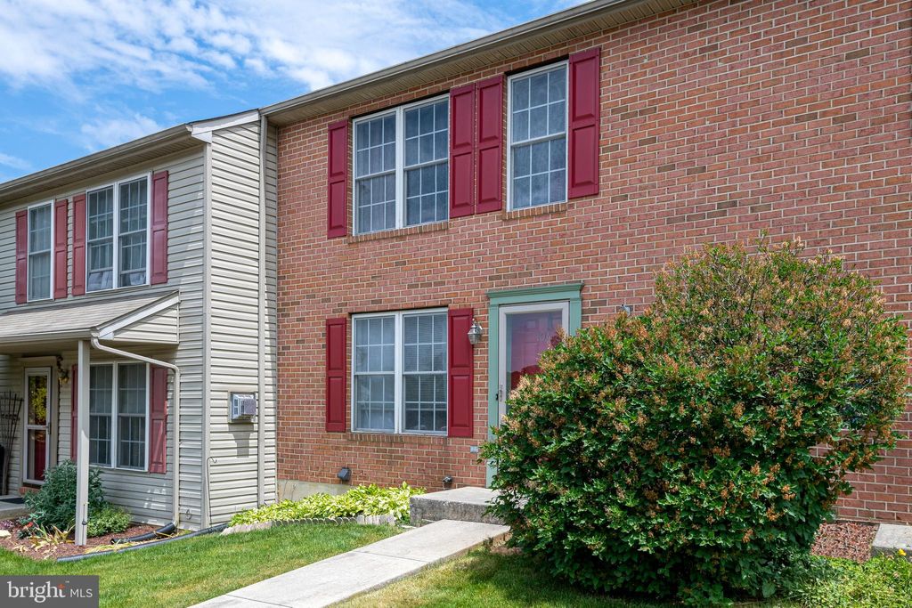 Photo of 104 BATTENS CIR, LEOLA, PA 17540 (MLS # PALA2035384)