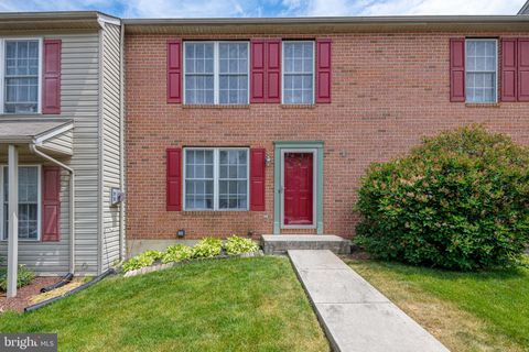 Photo of 104 BATTENS CIR, LEOLA, PA 17540 (MLS # PALA2035384)