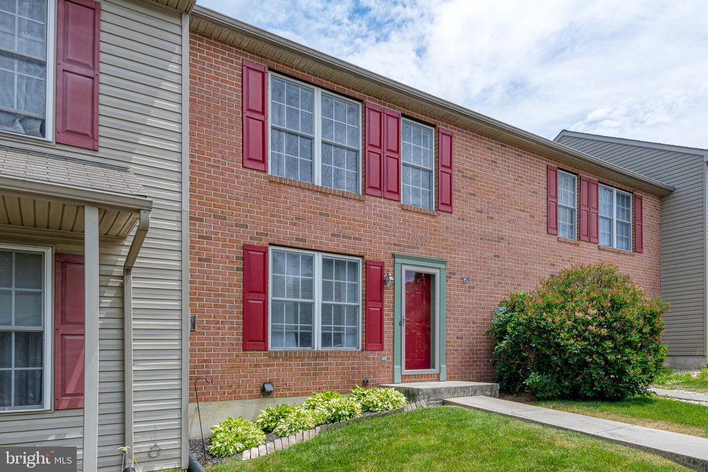 Photo of 104 BATTENS CIR, LEOLA, PA 17540 (MLS # PALA2035384)