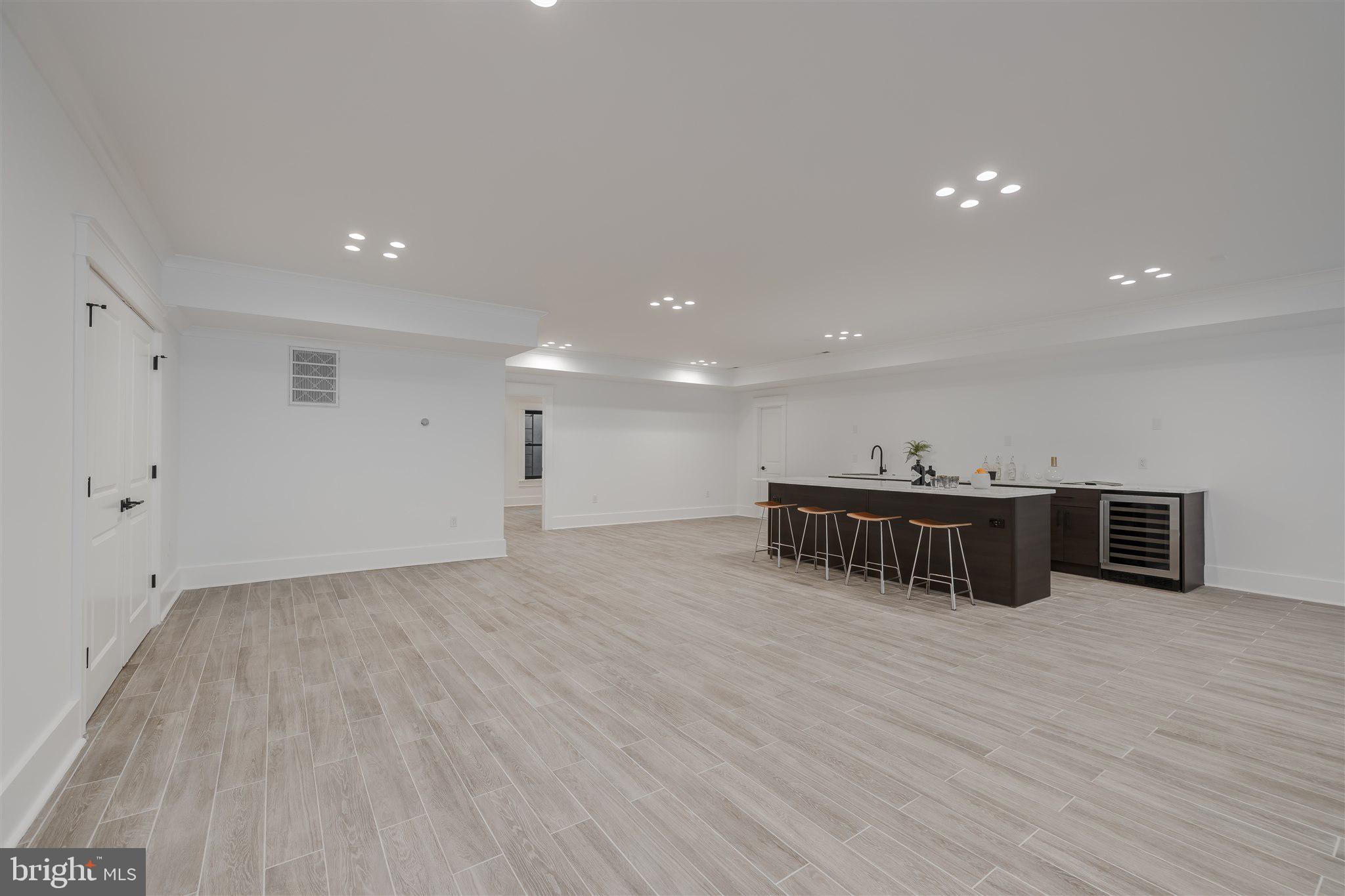 RIVERCREST - Residential