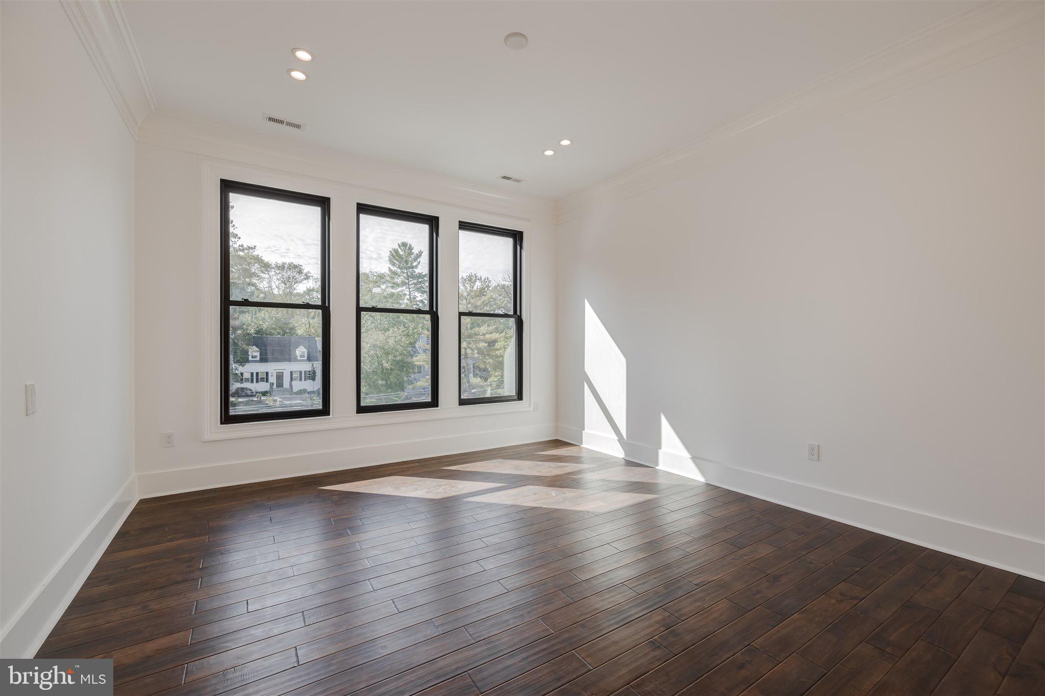 RIVERCREST - Residential