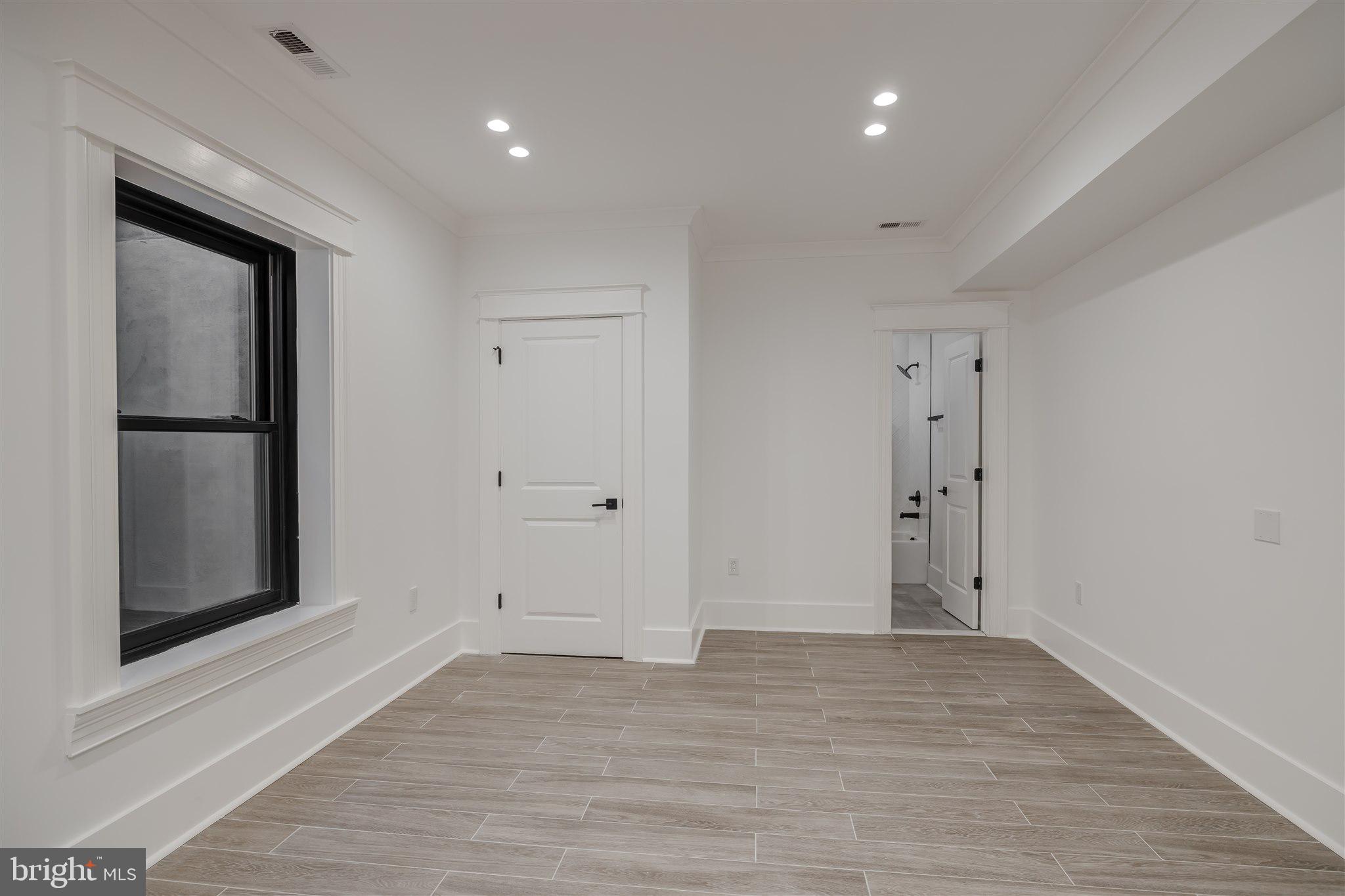 RIVERCREST - Residential