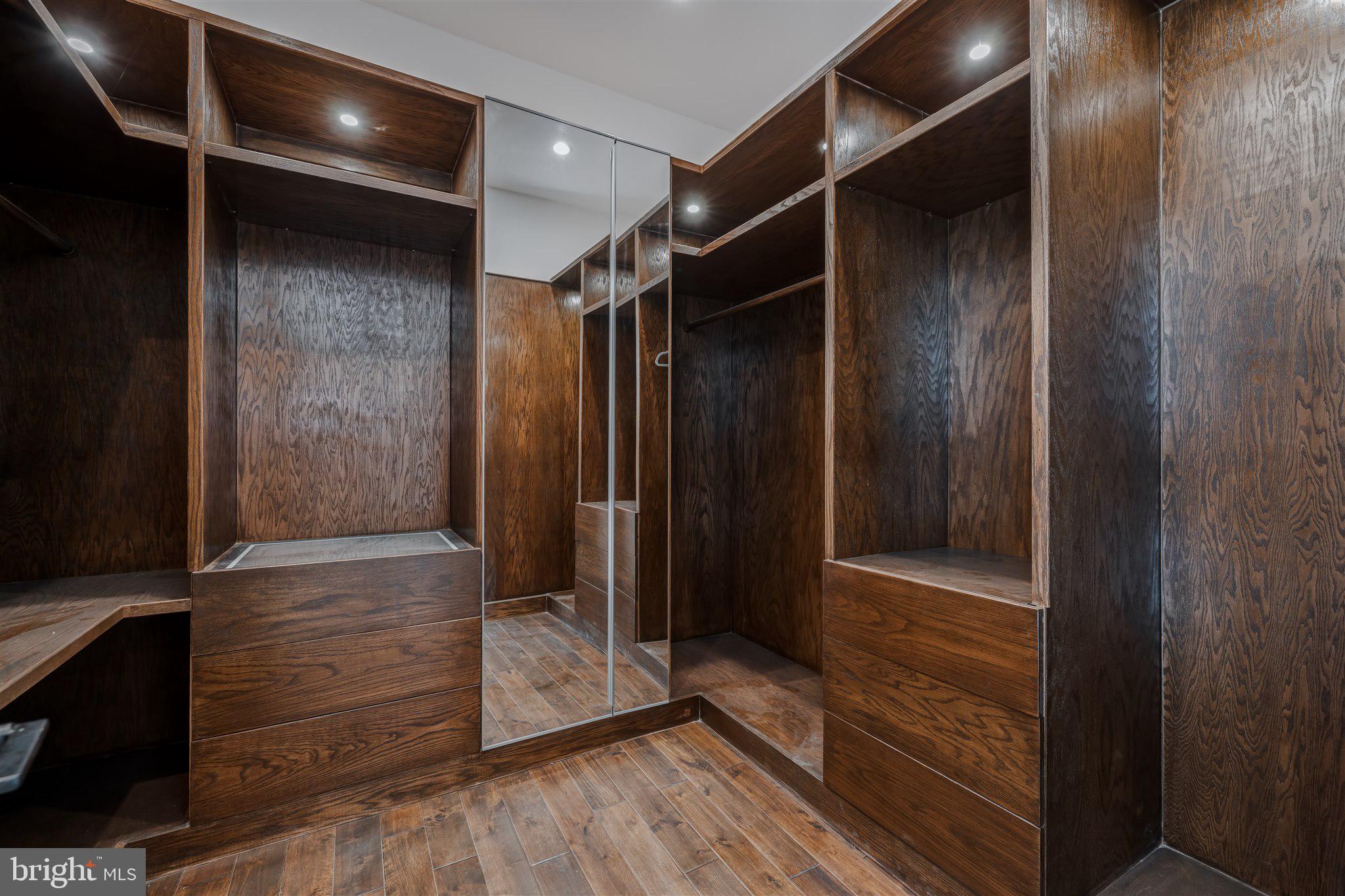 RIVERCREST - Residential