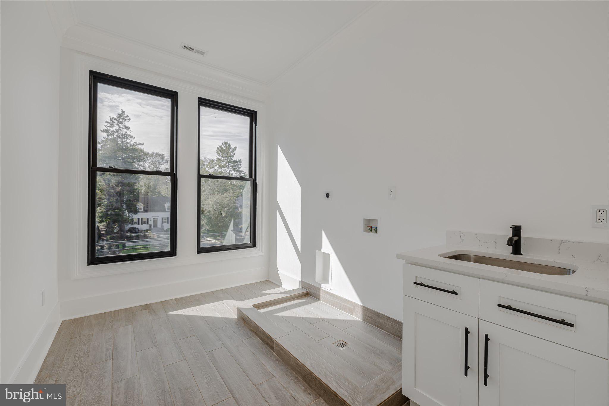 RIVERCREST - Residential