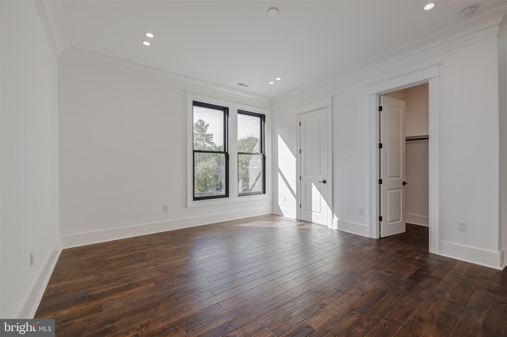 RIVERCREST - Residential