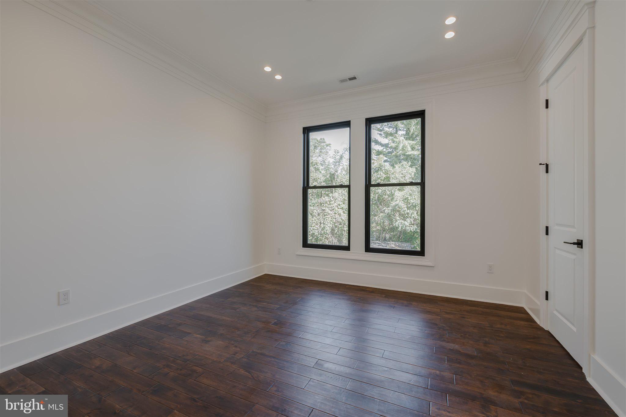 RIVERCREST - Residential