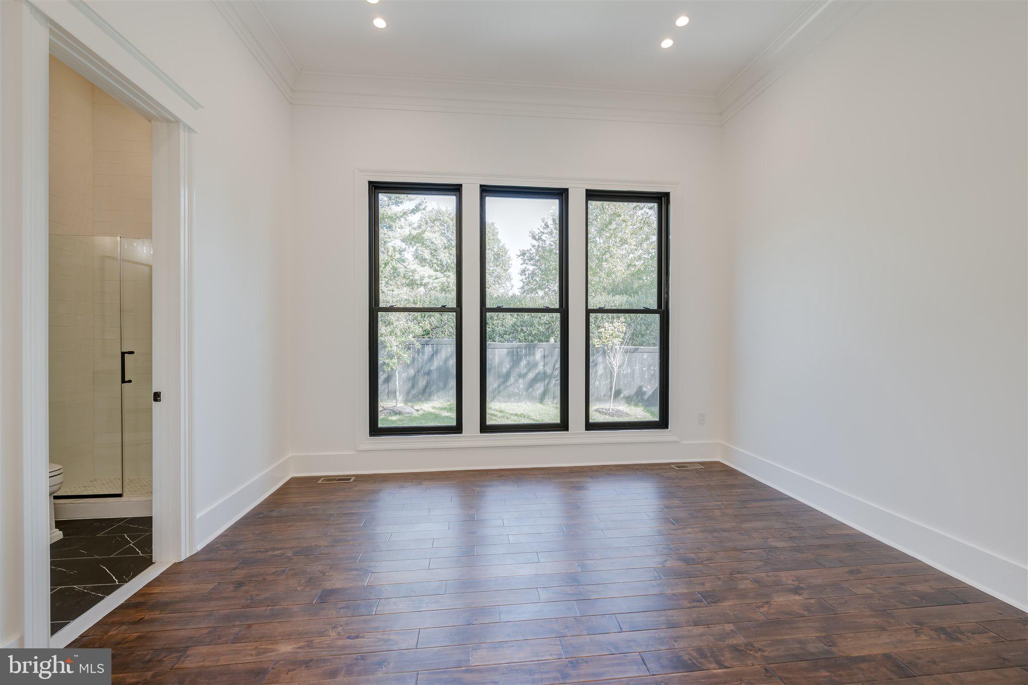 RIVERCREST - Residential