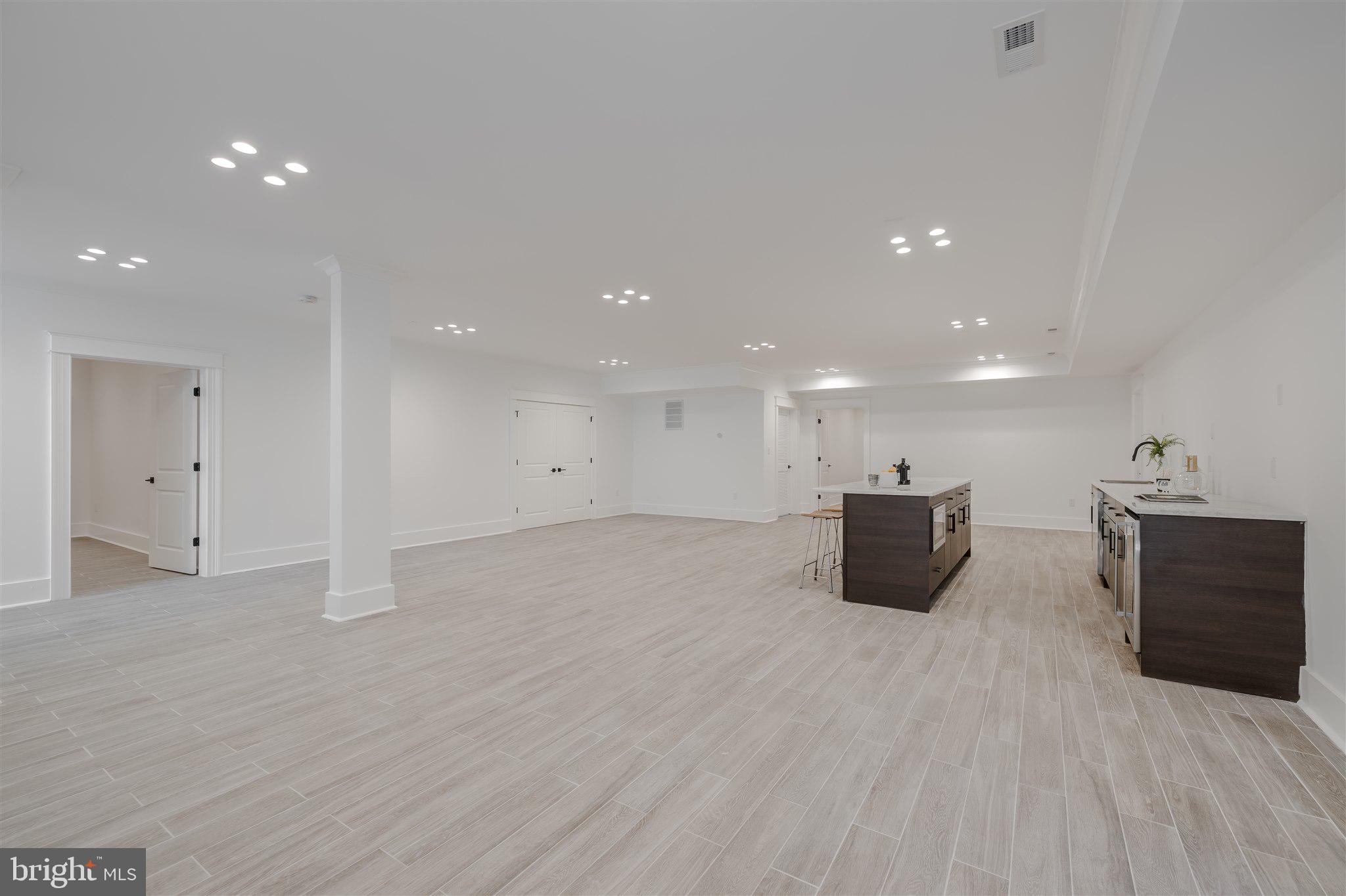 RIVERCREST - Residential