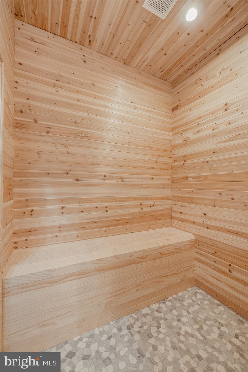 RIVERCREST - Residential