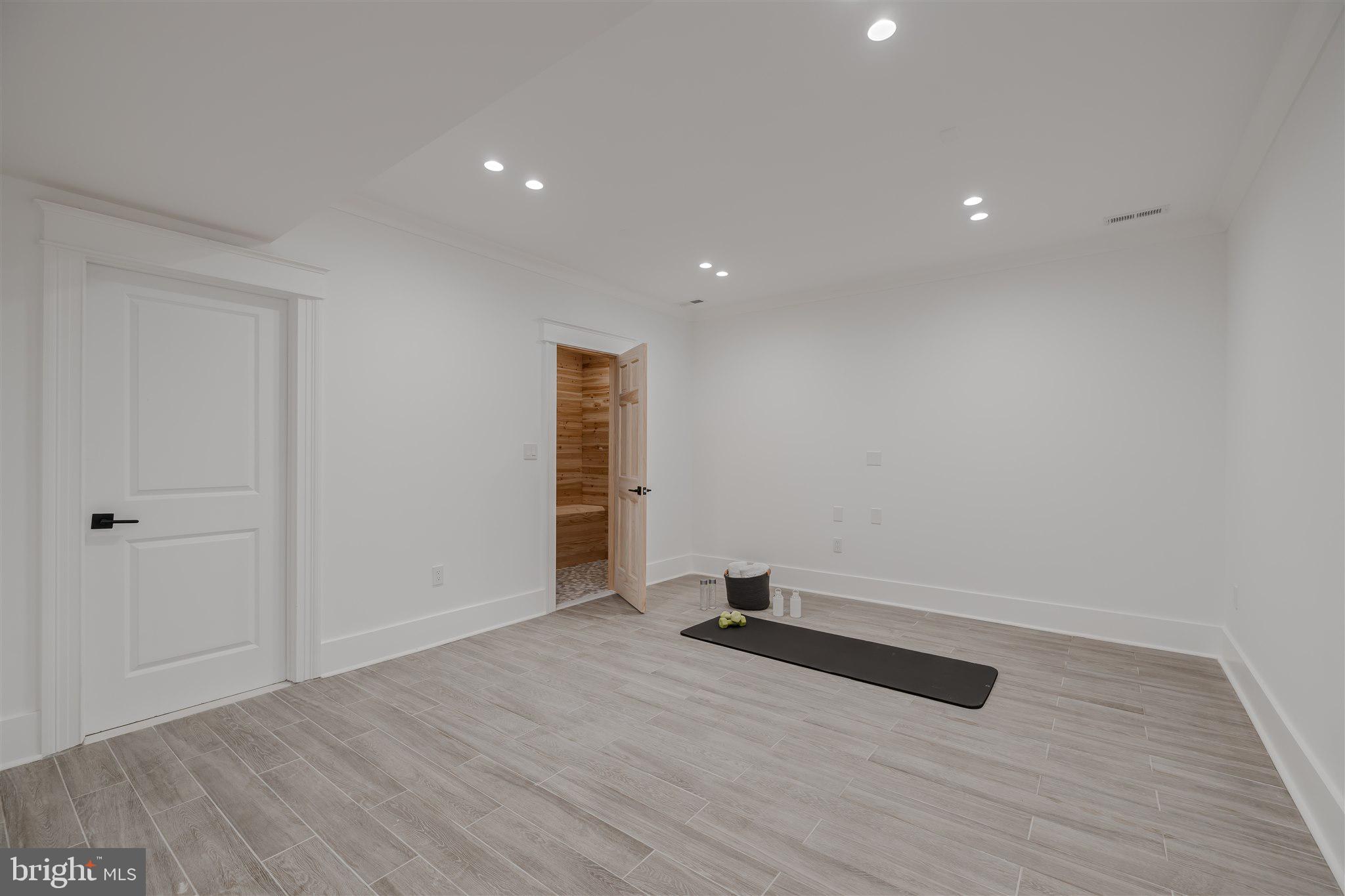 RIVERCREST - Residential