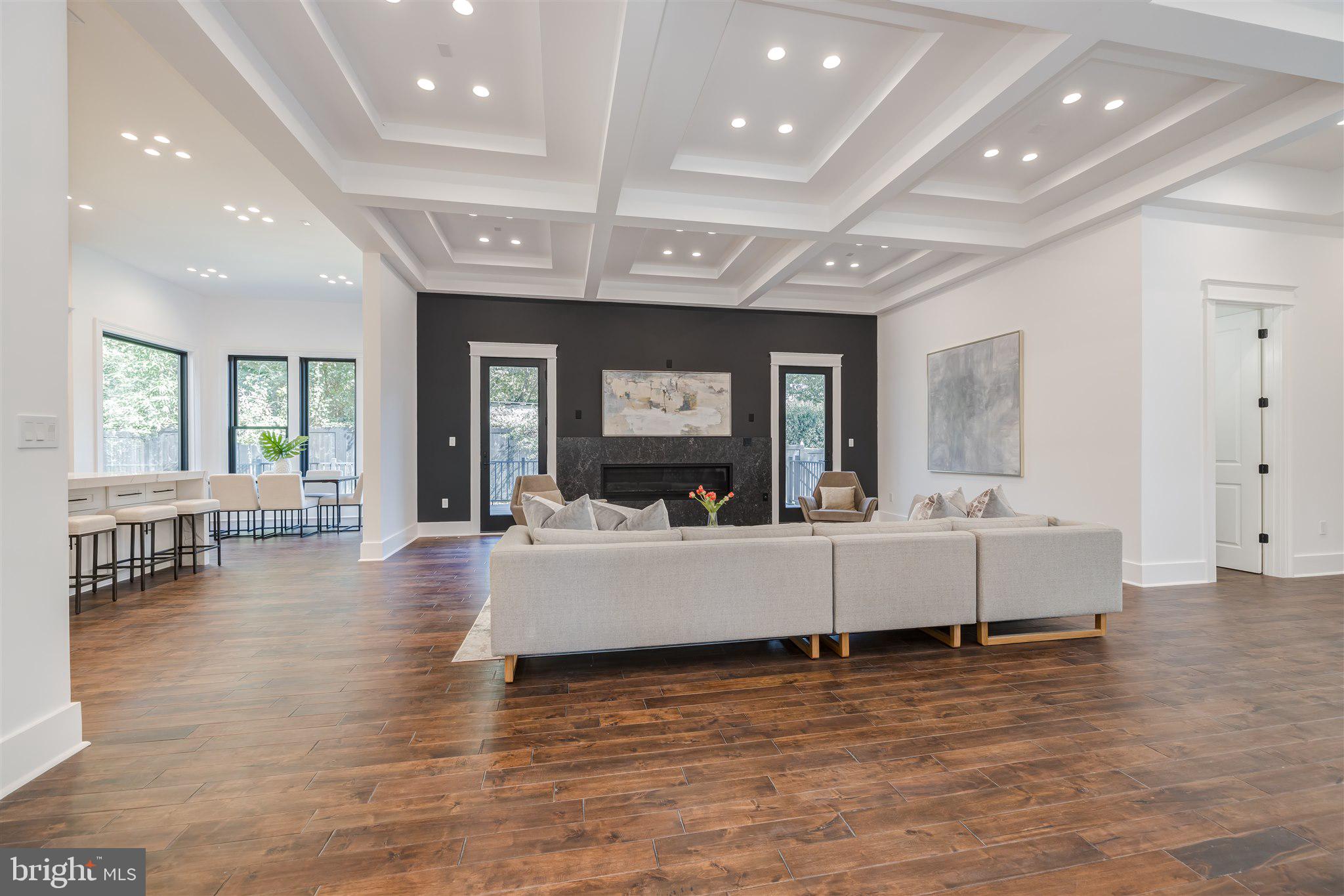 RIVERCREST - Residential