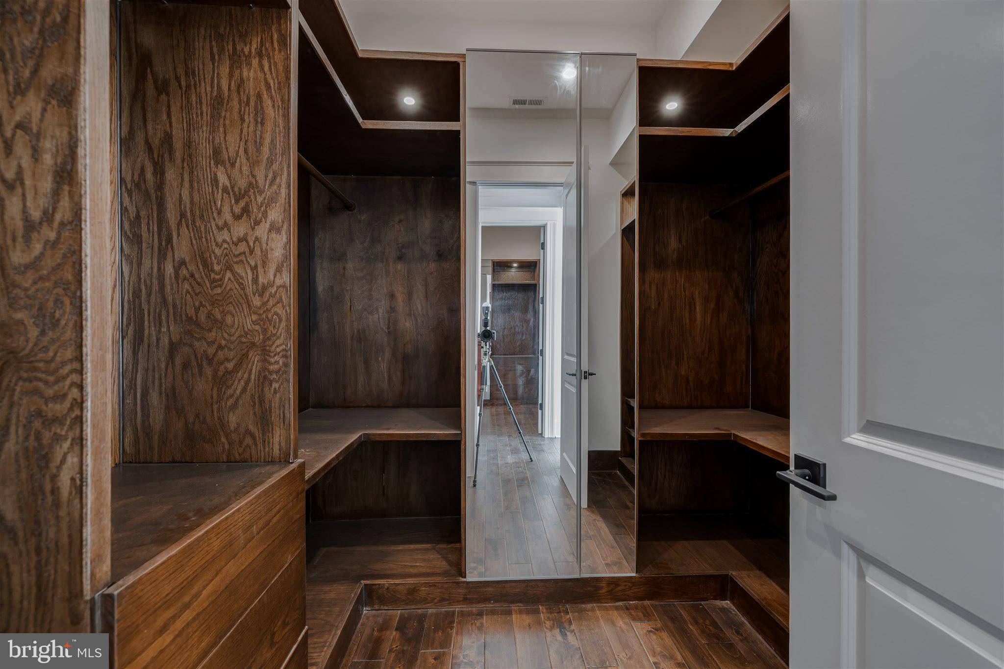 RIVERCREST - Residential