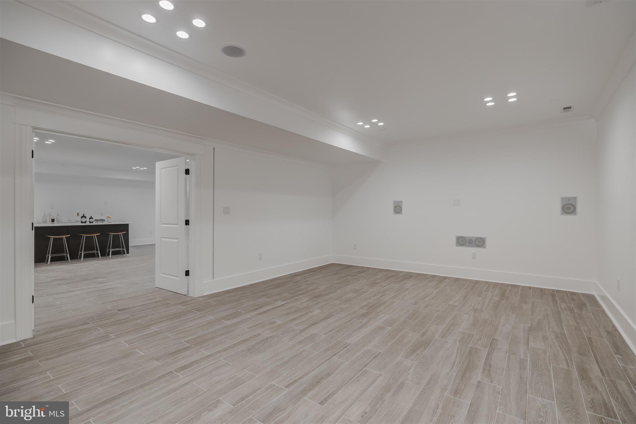 RIVERCREST - Residential