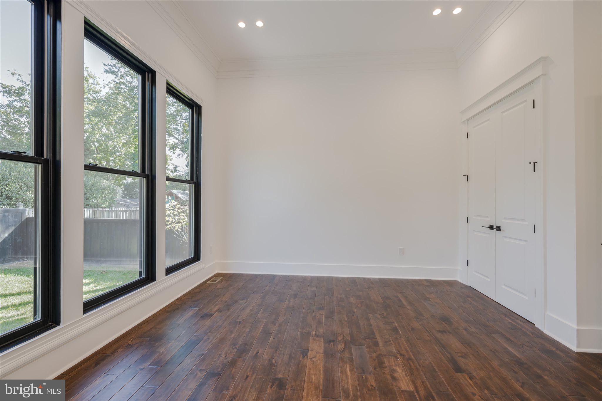 RIVERCREST - Residential