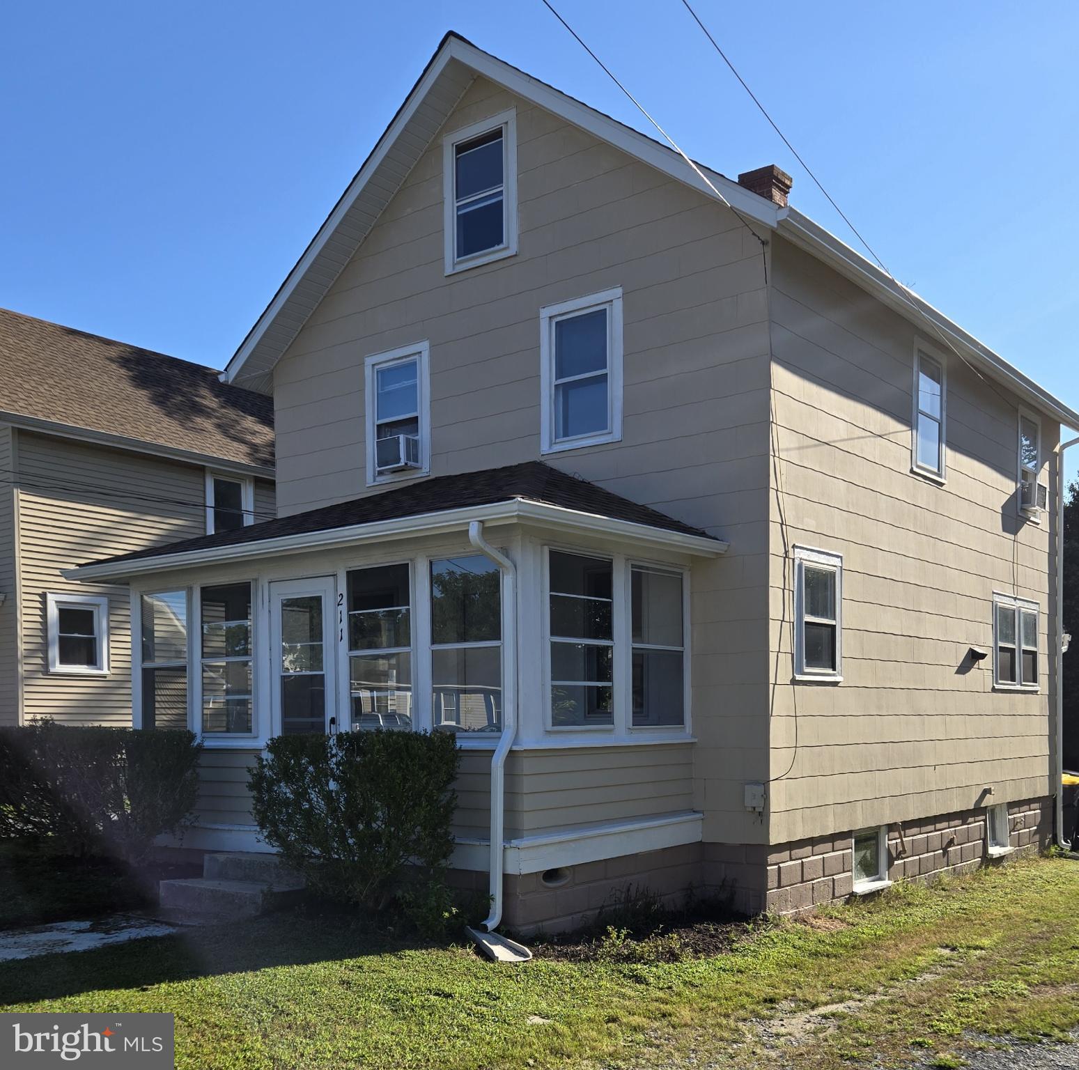 211 N WASHINGTON STREET