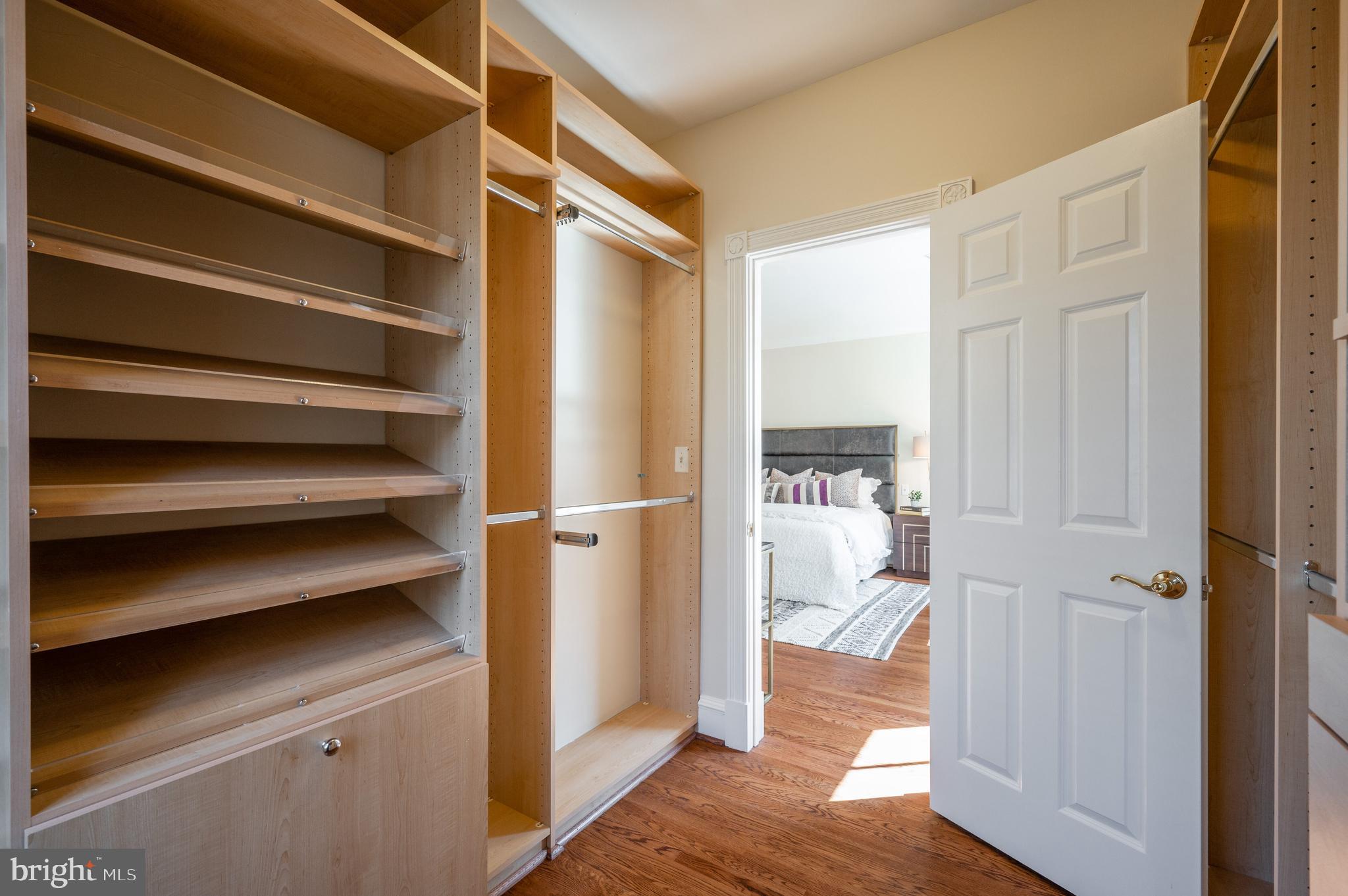 QUEENS ROW - Residential