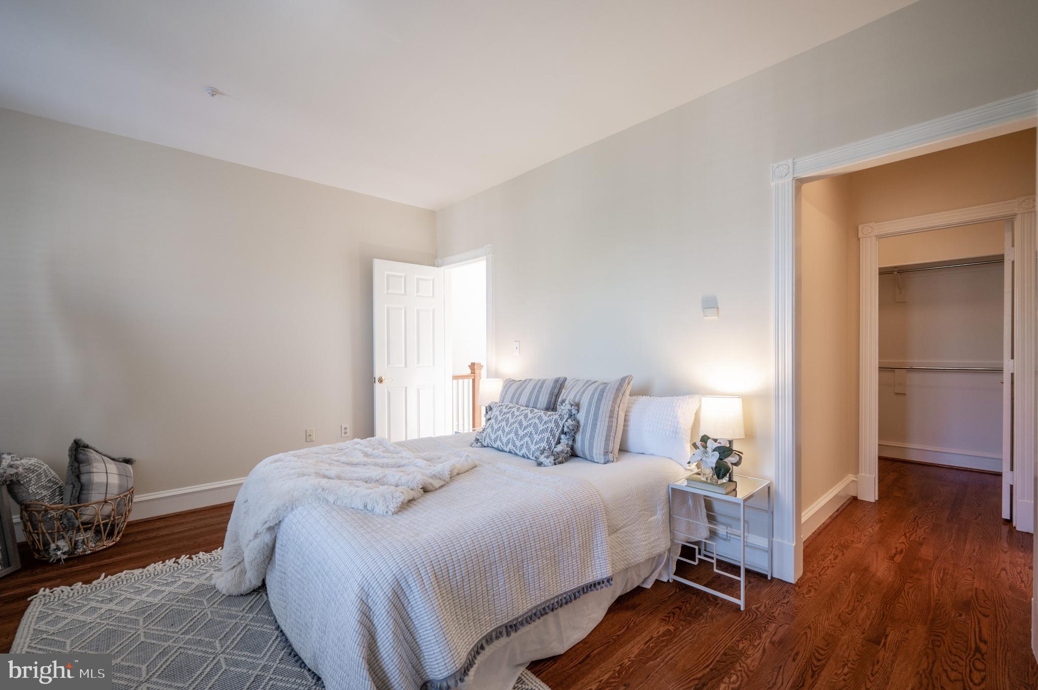 QUEENS ROW - Residential