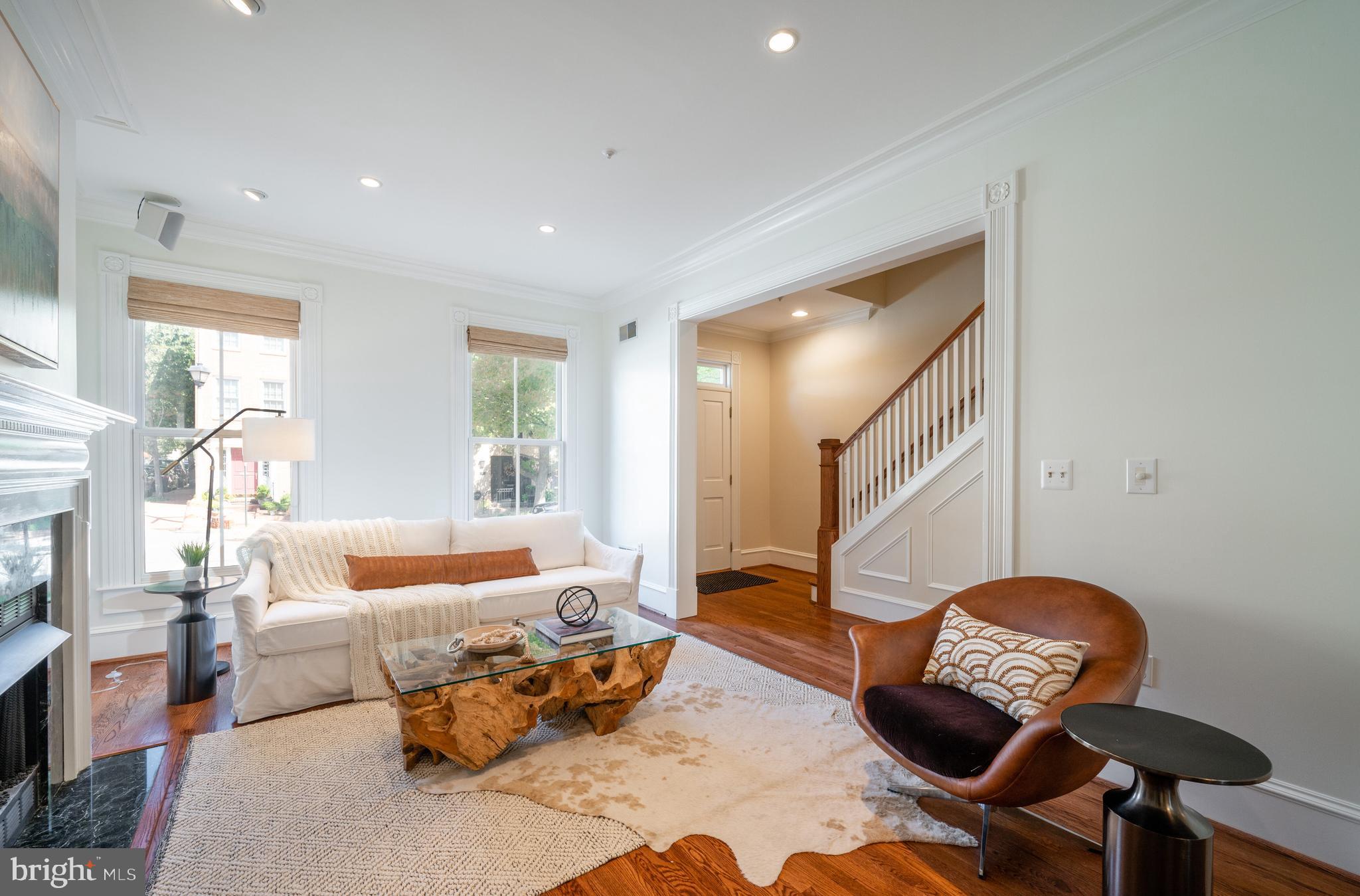 QUEENS ROW - Residential