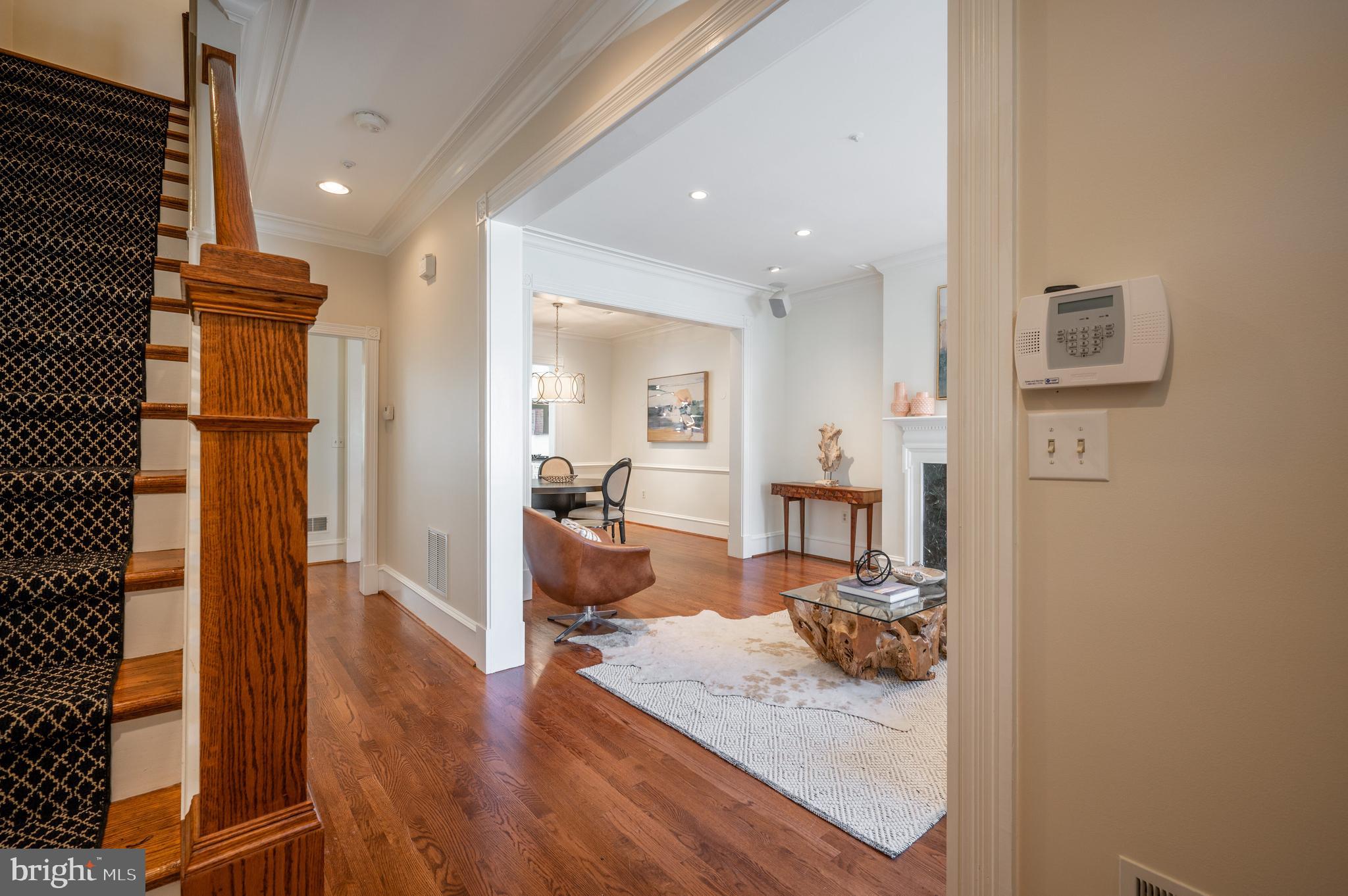 QUEENS ROW - Residential