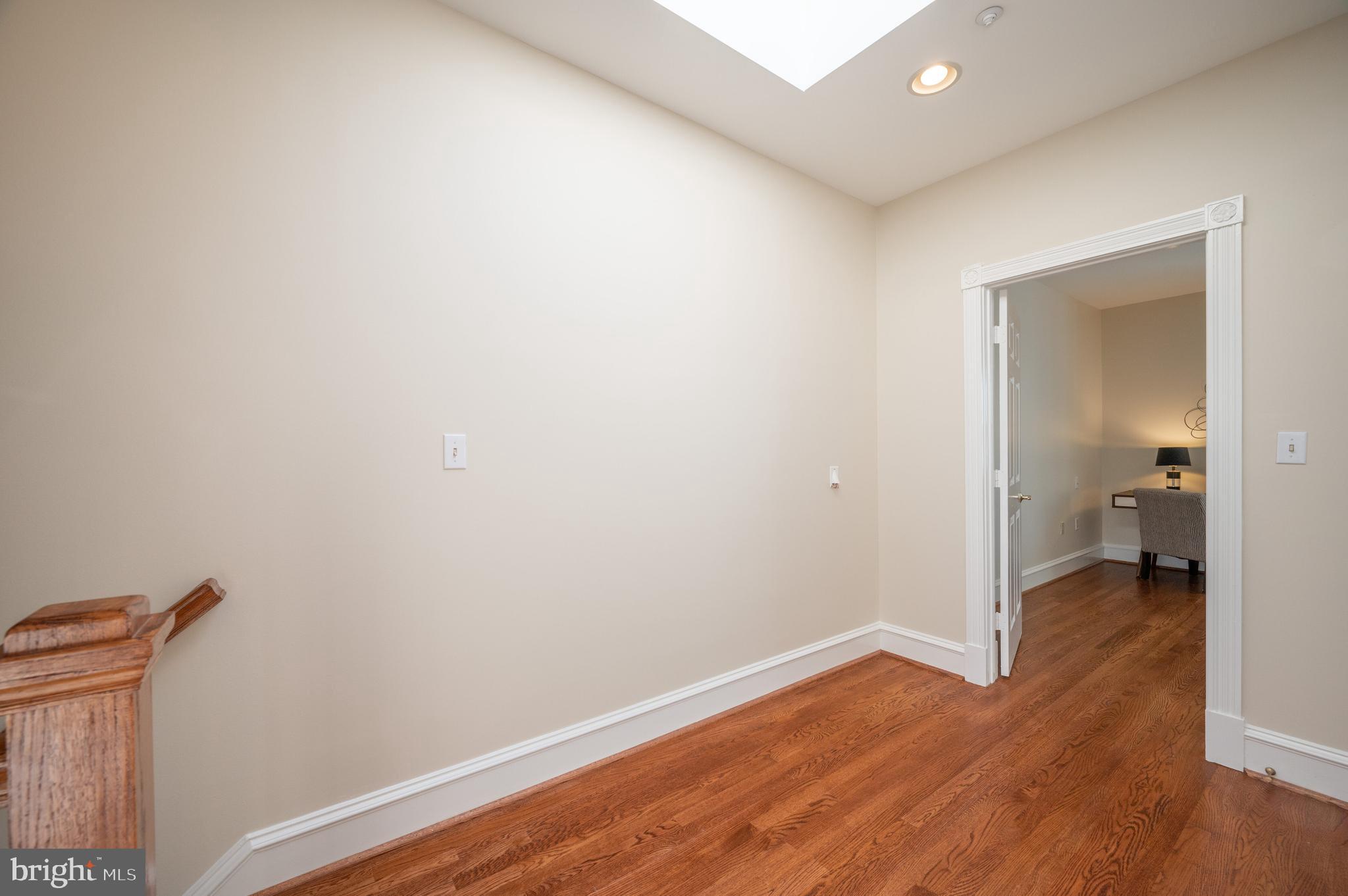 QUEENS ROW - Residential