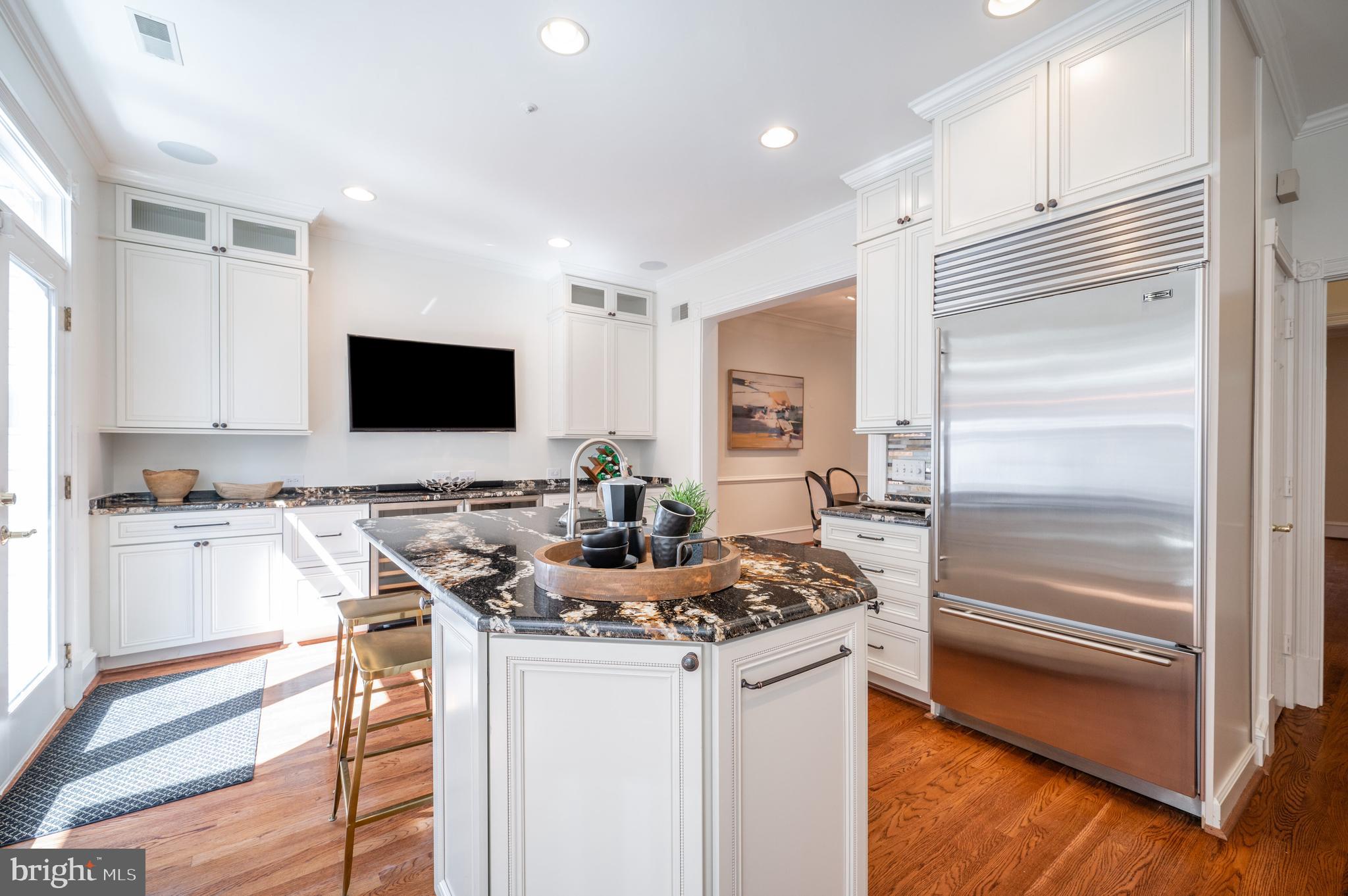 QUEENS ROW - Residential