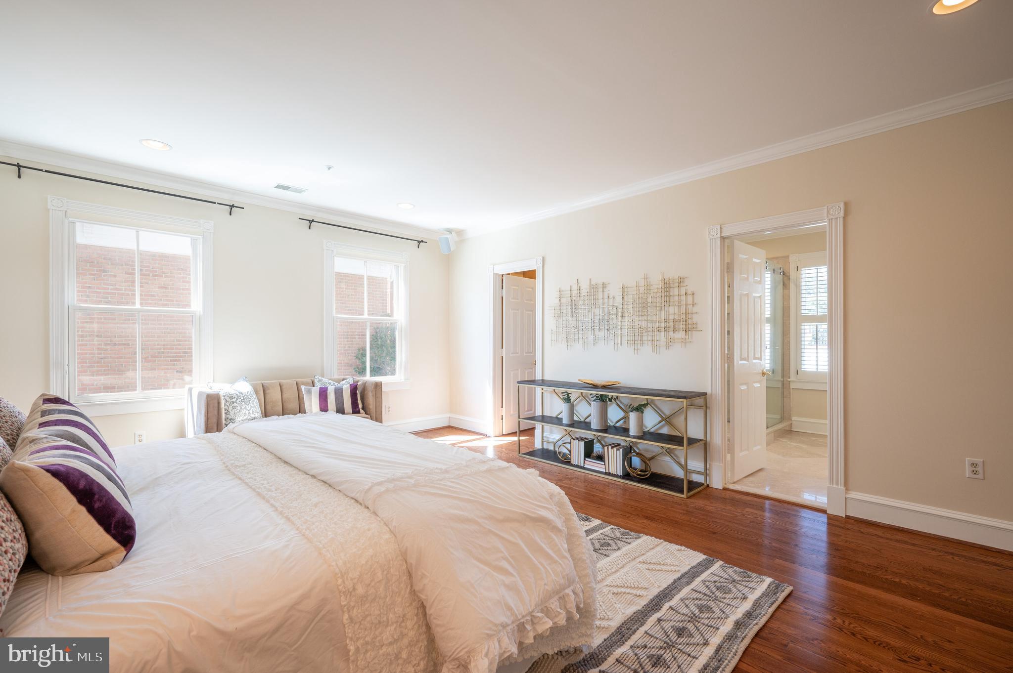 QUEENS ROW - Residential